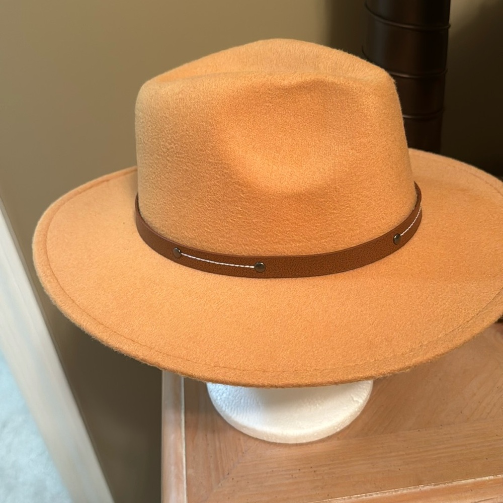 Stylish hat new without tags. Ready to step out and rock this hat